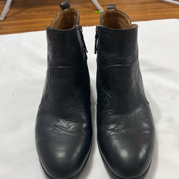 Comfortiva  Memory Foam Comfort size 9.5 Black Ankle Booties Leather  clean - Picture 15 of 15